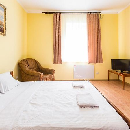 Квартира В Центрі Подобово На Вулиці Коперника 26 Біля Палацу Мистецтв Lviv Eksteriør bilde